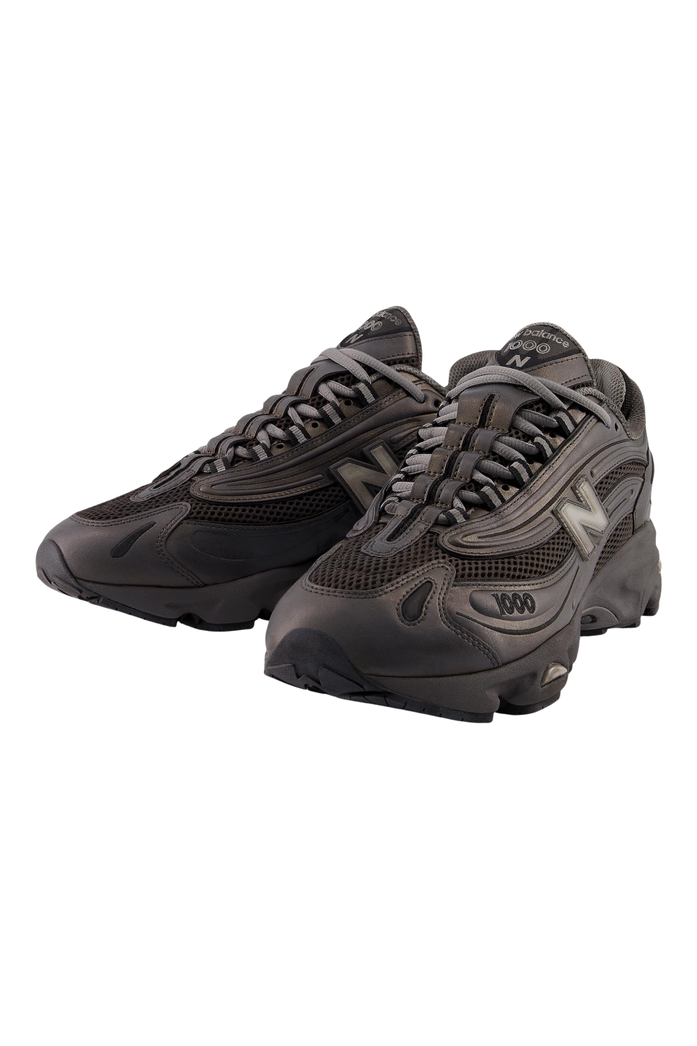 תמונת תקריב של נעלי סניקרס 1000