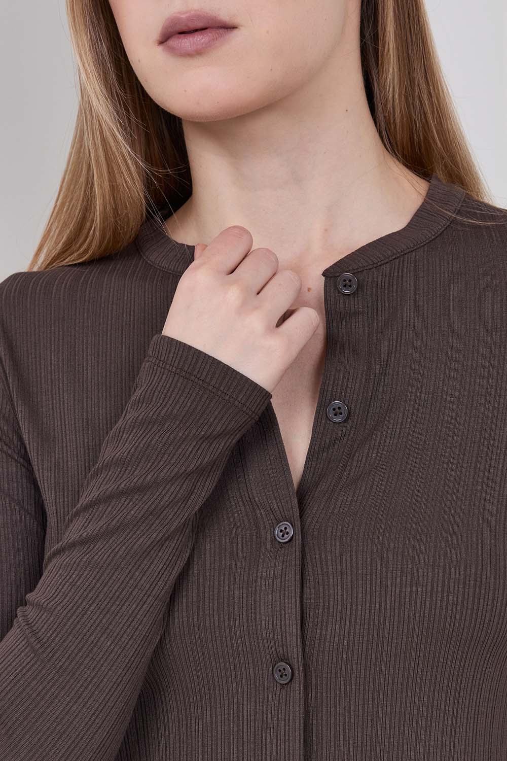 תמונת תקריב דוגמן של Hold Tight Micro-Rib Cardigan