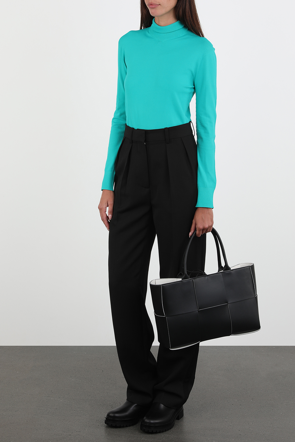 תמונת דוגמן קידמית של Arco Tote in Black