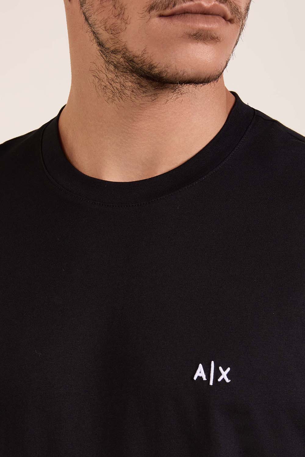 תמונת תקריב דוגמן של חולצת טי