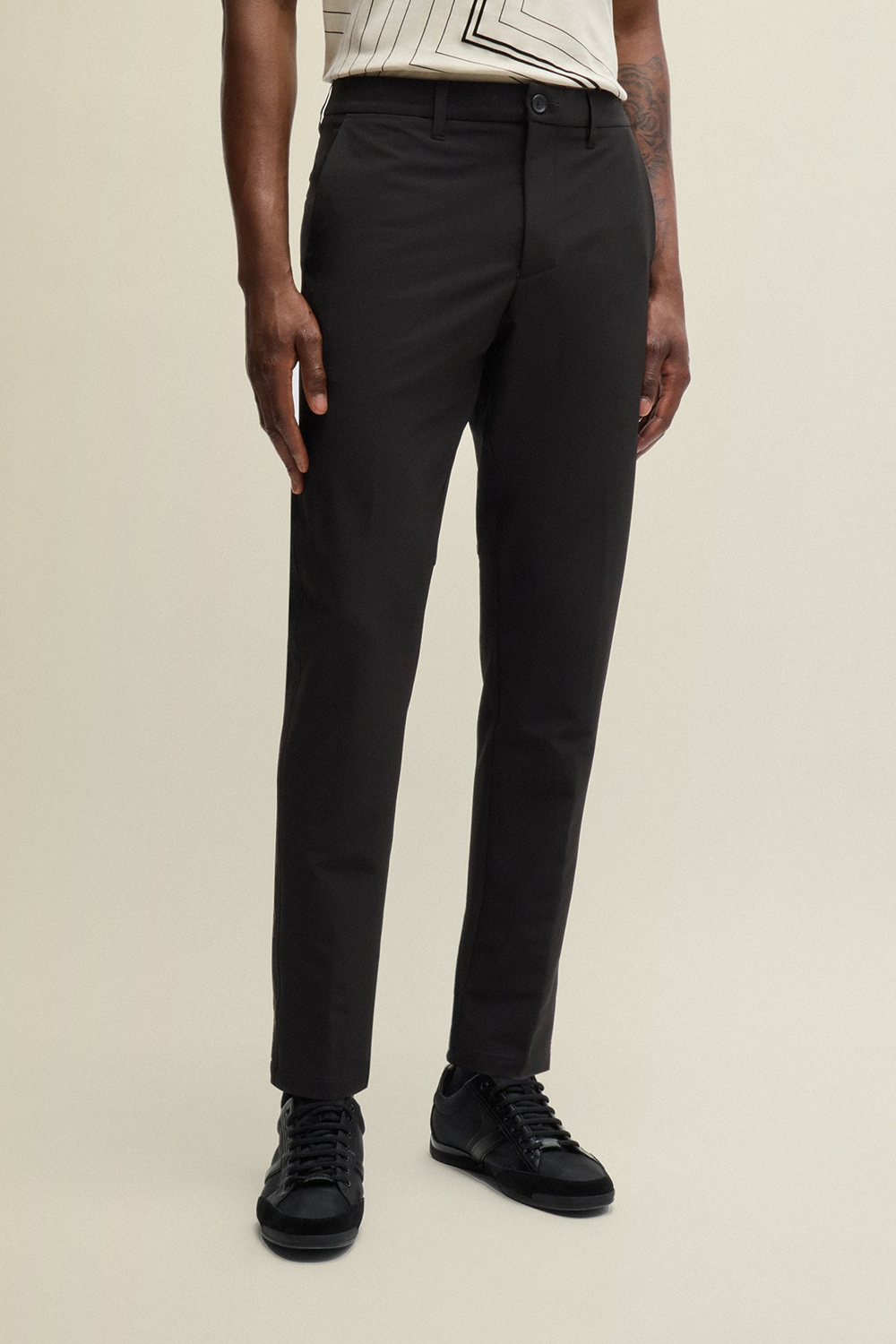 תמונת דוגמן קידמית של מכנסי צ'ינו סלים פיט