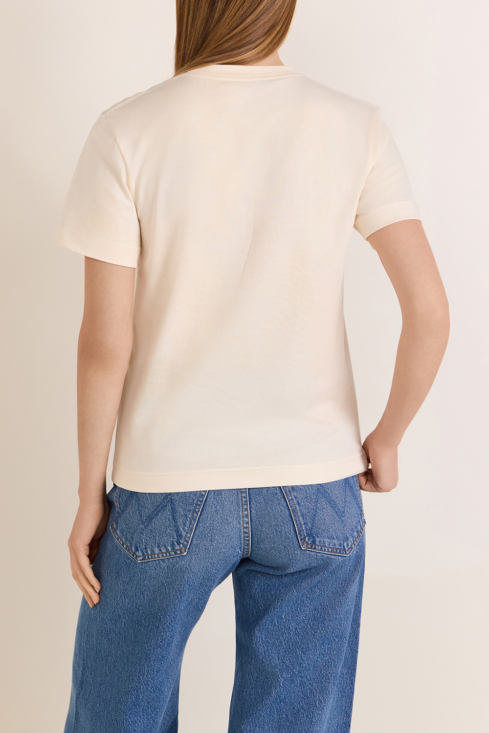 תמונת דוגמן אחורית של חולצת טי