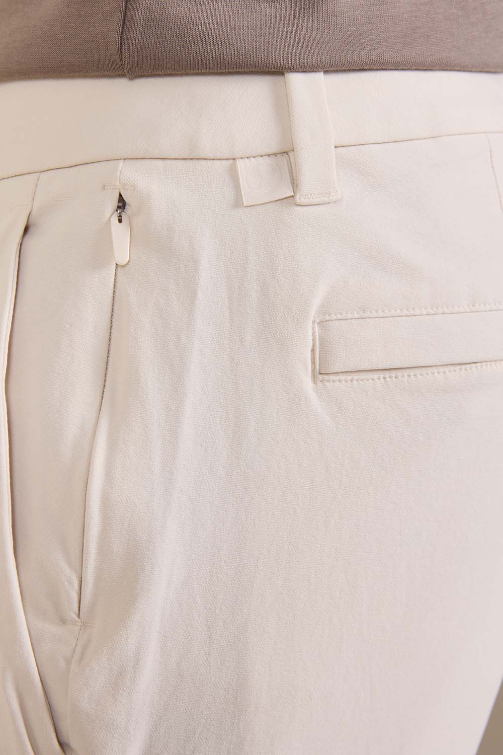 תמונת תקריב דוגמן של ABC Classic-Fit Trouser 32L VersaTwill