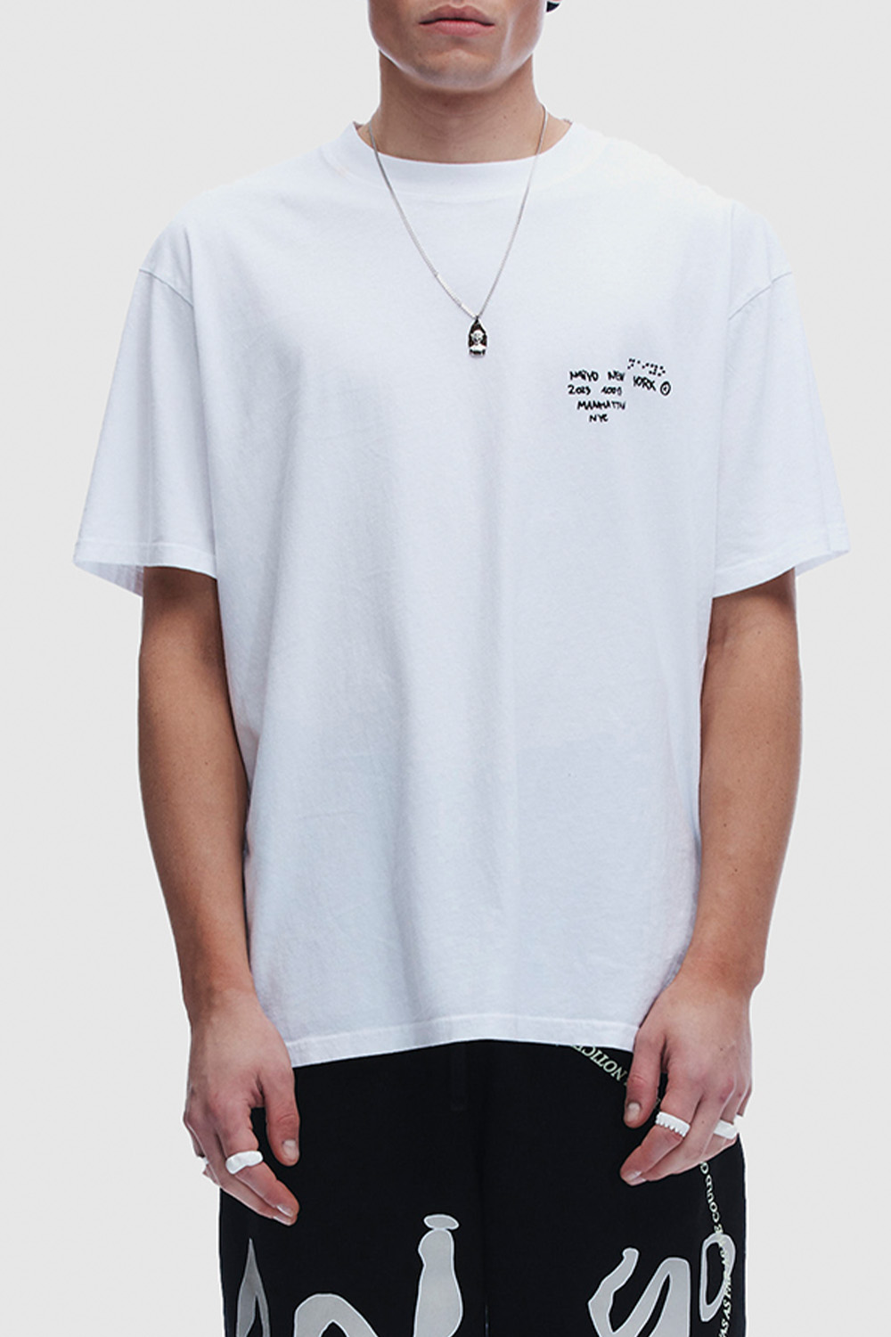 תמונת דוגמן קידמית של חולצת טי