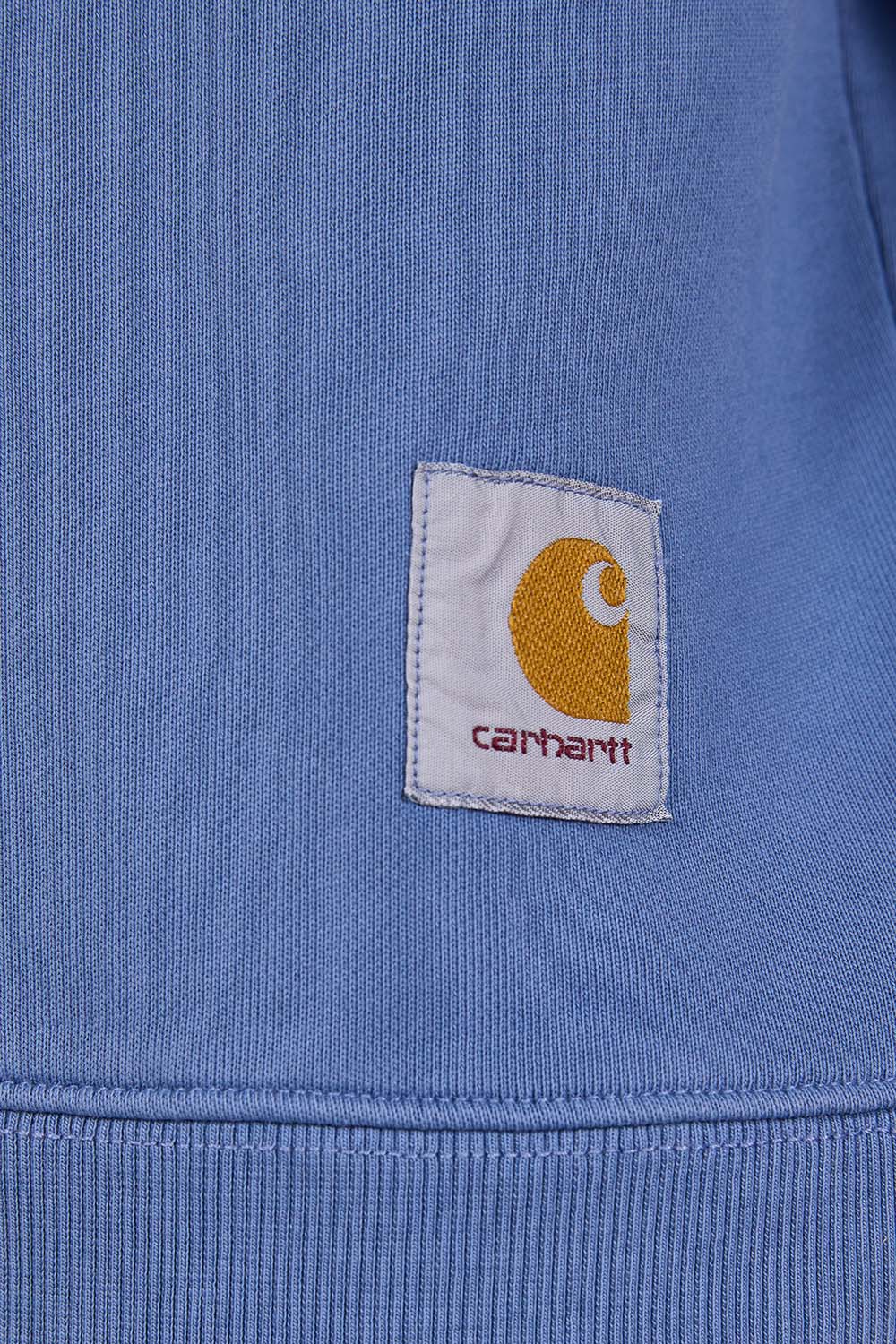 תמונת תקריב דוגמן של סווטשירט בגזרה משוחררת