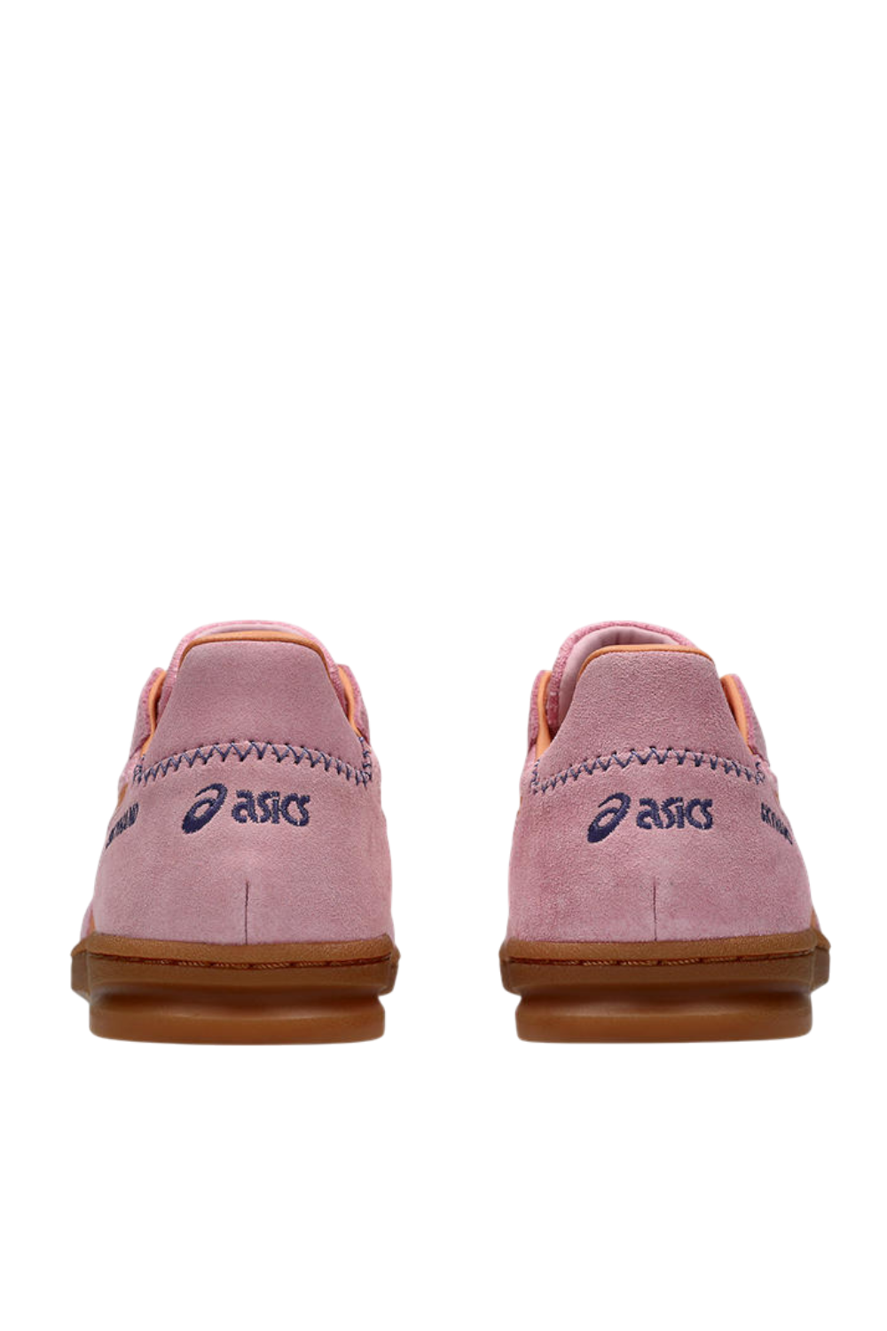 תמונת תקריב של נעלי סניקרס סקייהנד