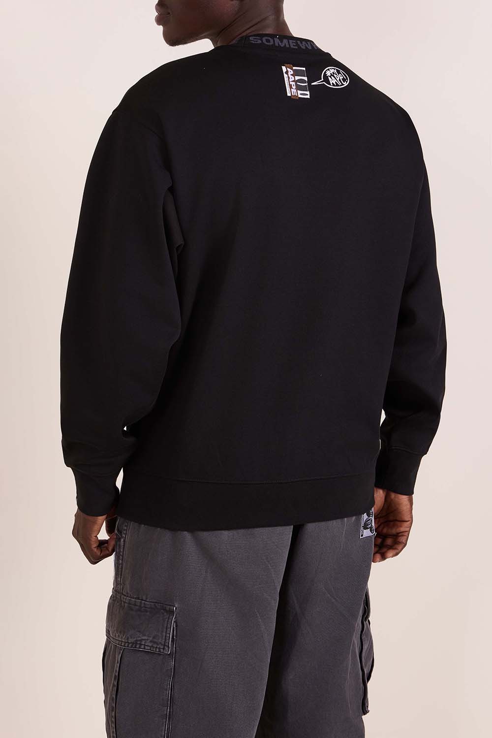 תמונת דוגמן אחורית של סווטשירט