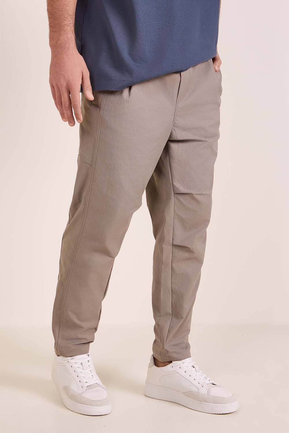 תמונת דוגמן קידמית של מכנסיים