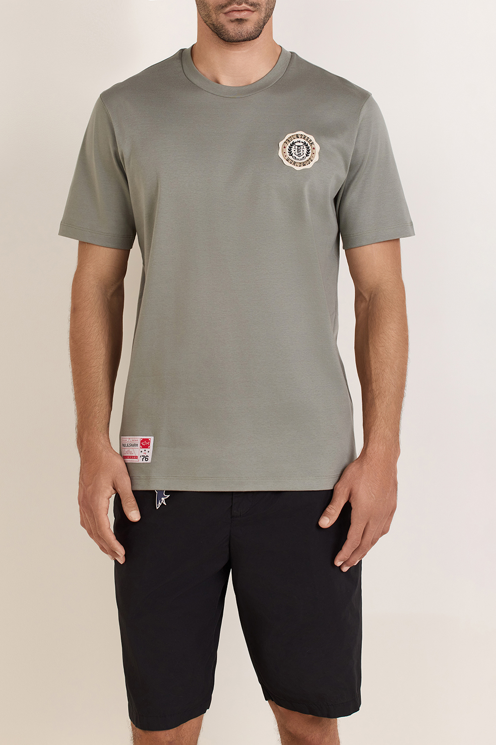 תמונת דוגמן קידמית של חולצת טי