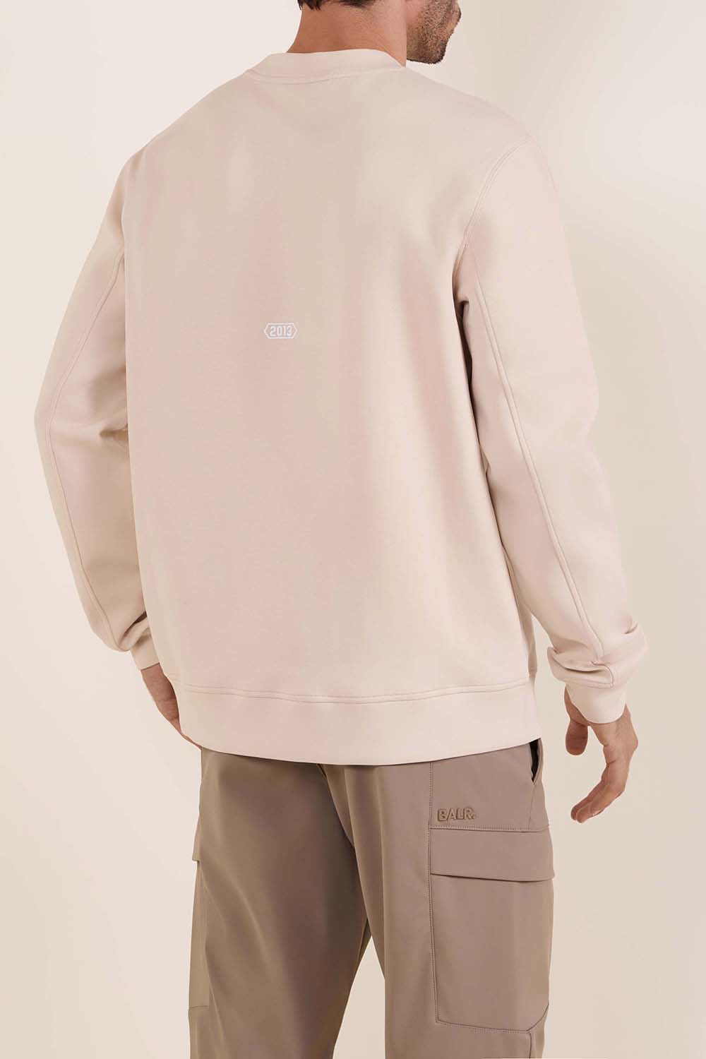 תמונת דוגמן אחורית של חולצת פוטר