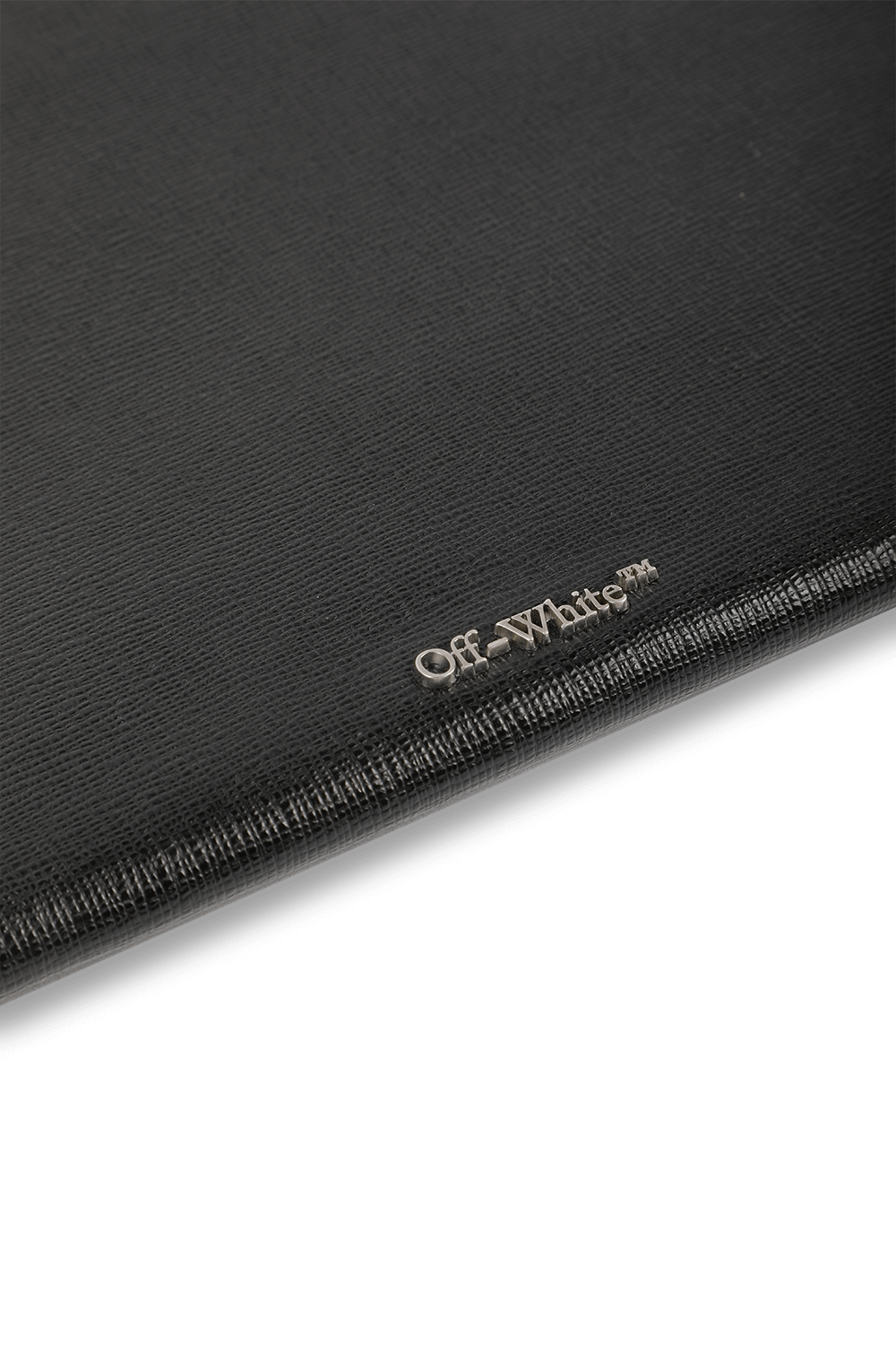 תמונה אחורית של תיק קלאץ' בהדפס פסים אלכסוני