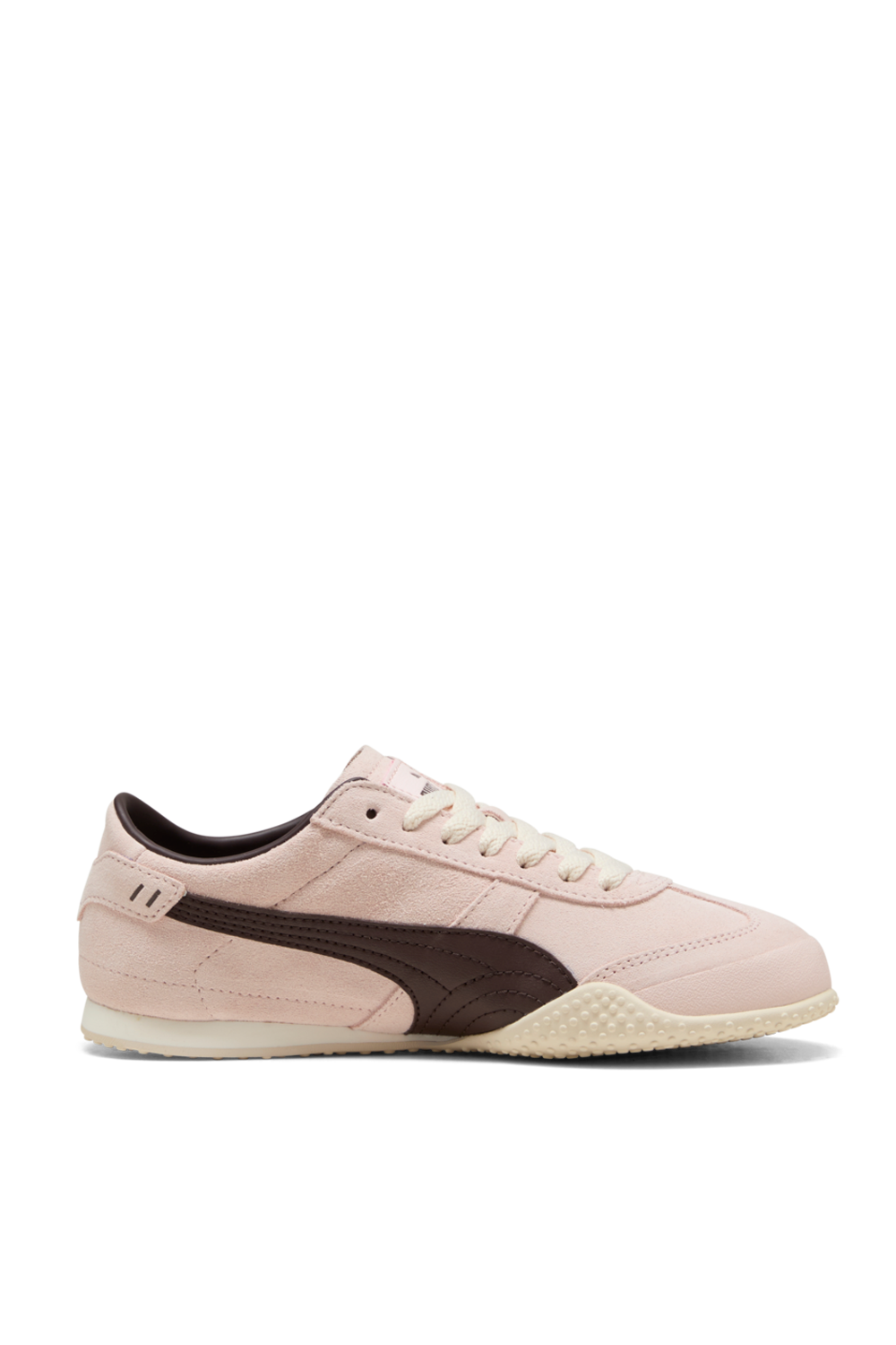 תמונה קידמית של נעלי סניקרס