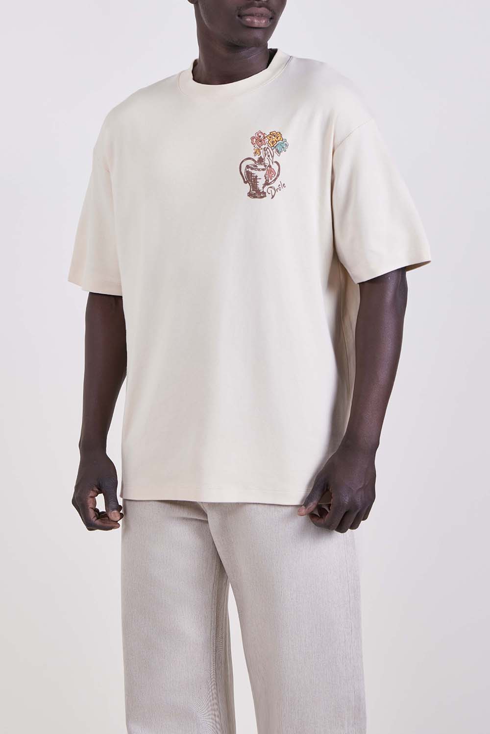 תמונת דוגמן קידמית של חולצת טי בגזרה ישרה