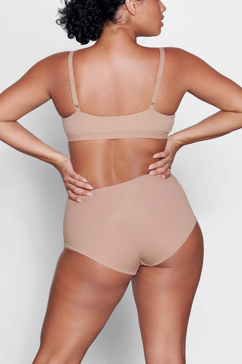 תמונת דוגמן אחורית של BOYSHORT