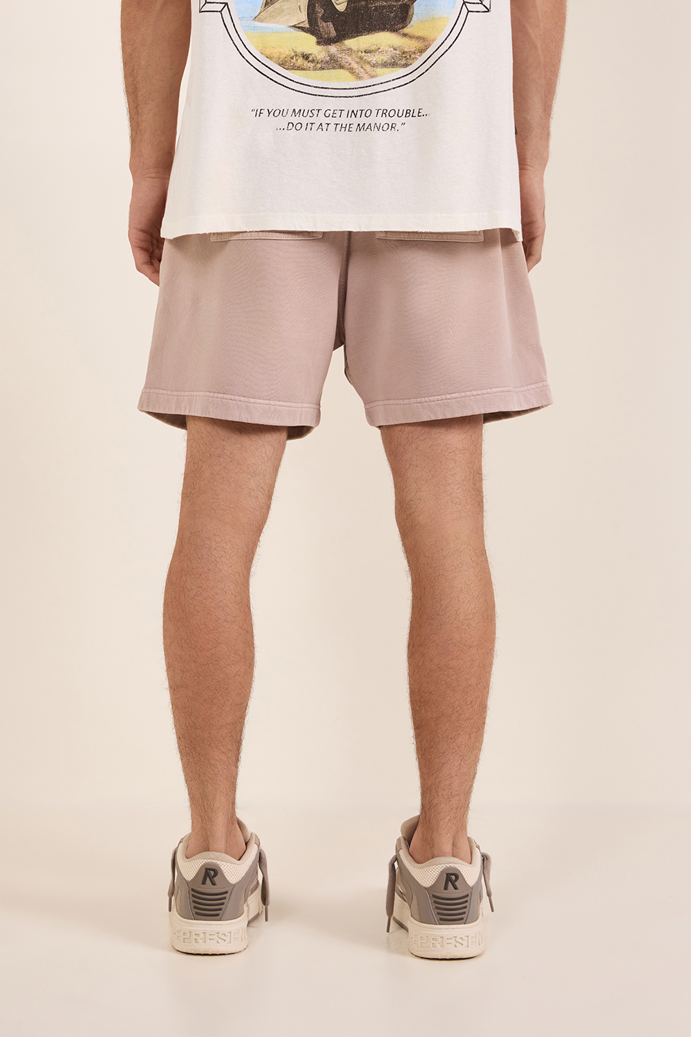 תמונת תקריב דוגמן של מכנסיים קצרים