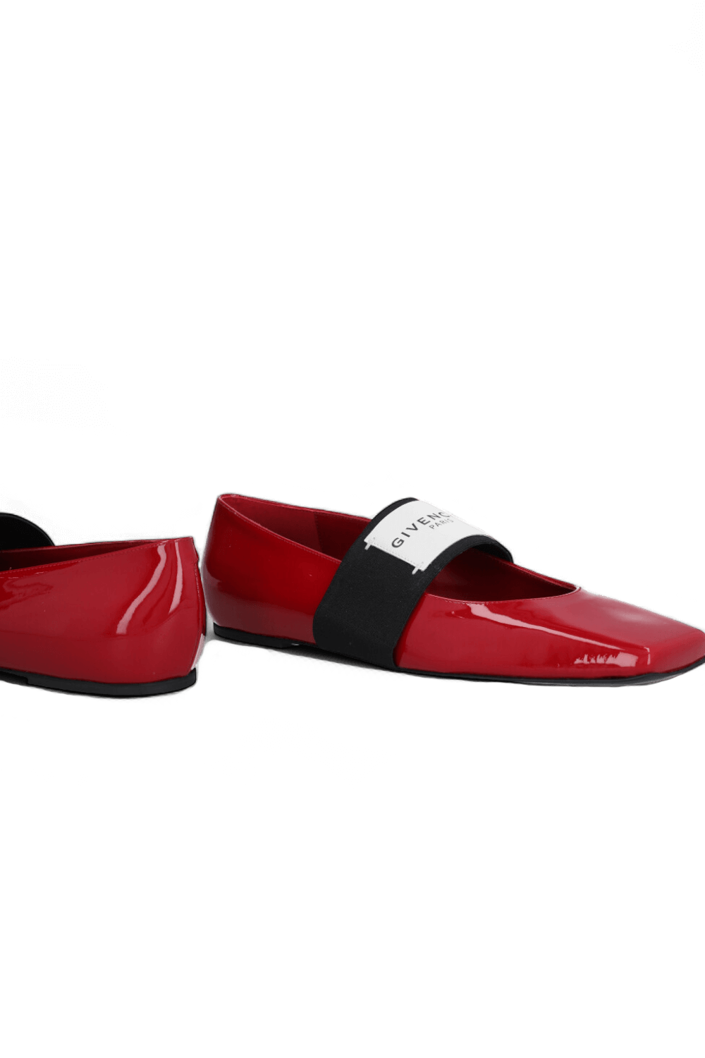 תמונת תקריב של נעלי מרי ג'יין