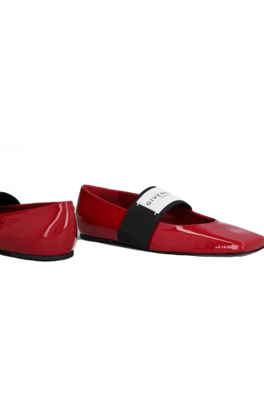 תמונת תקריב של נעלי מרי ג'יין