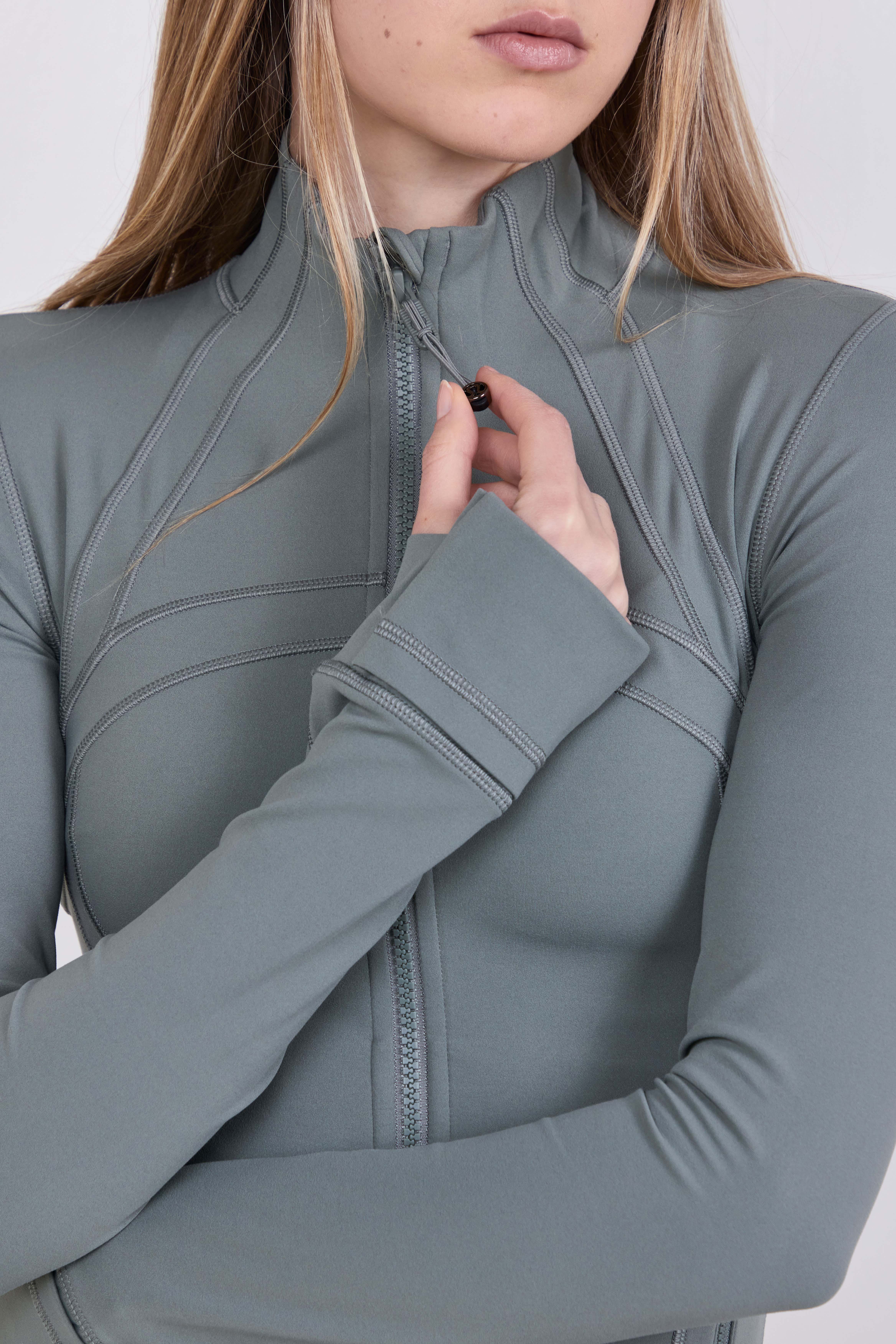 תמונת תקריב דוגמן של Define Cropped Jacket Nulu