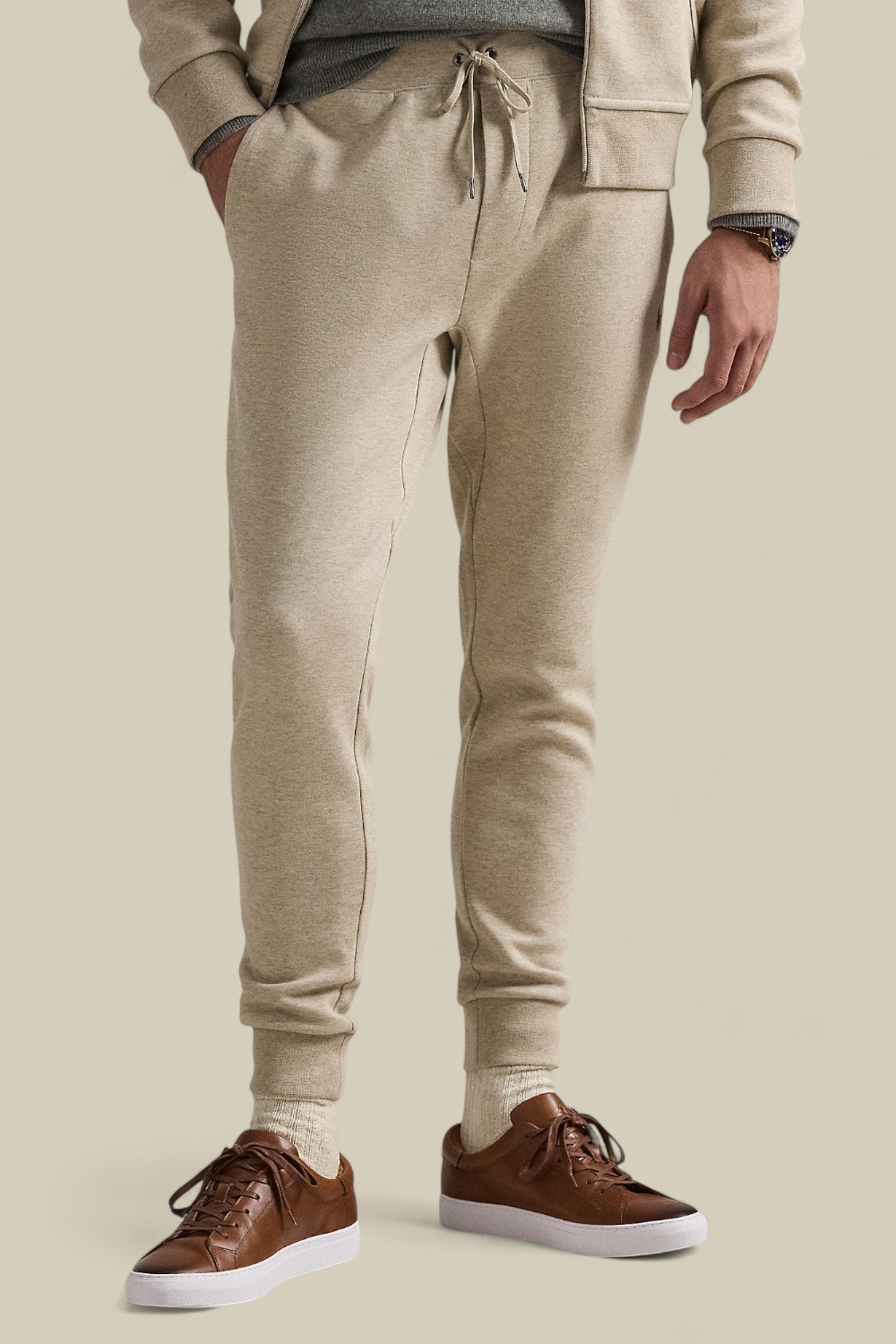 תמונת דוגמן קידמית של מכנסי ג'וג סלים פיט