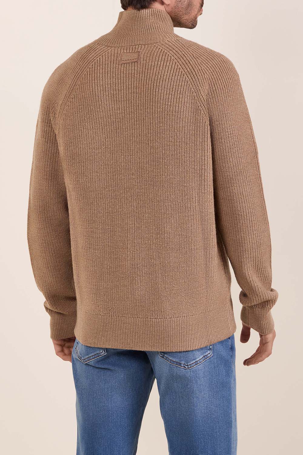 תמונת דוגמן אחורית של קרדיגן צמר