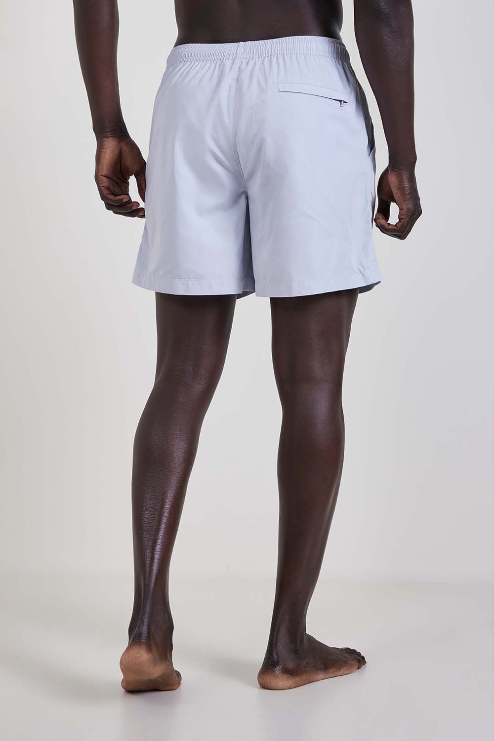 תמונת דוגמן אחורית של מכנסי בגד ים