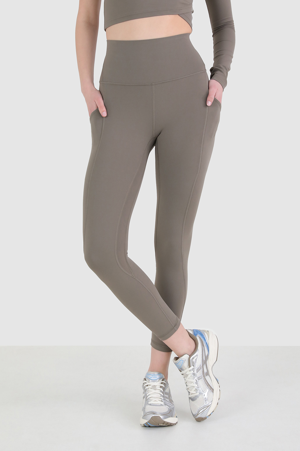 תמונת דוגמן קידמית של Align High-Rise Crop 23 *Pockets