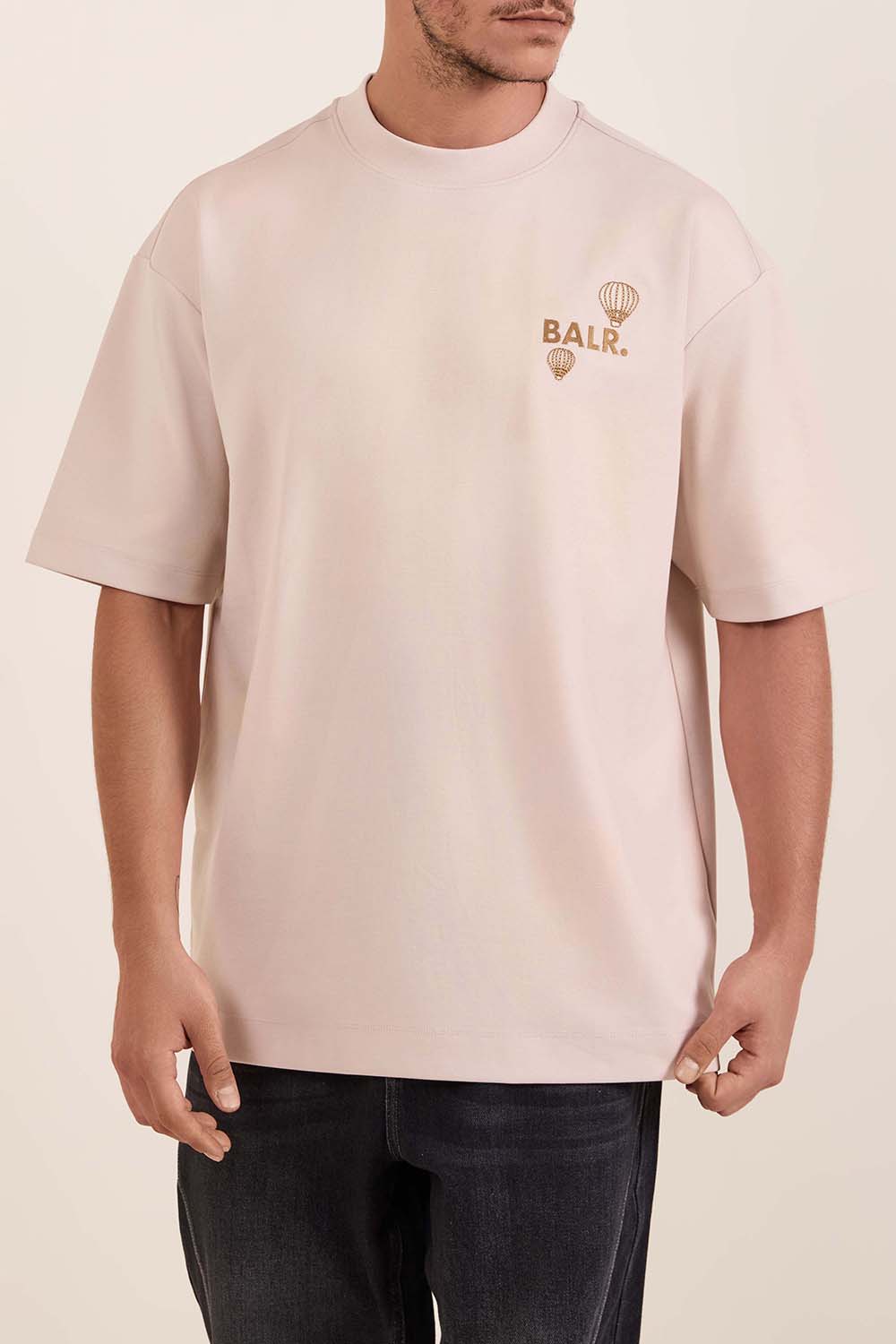 תמונת דוגמן קידמית של חולצת טי אוברסייז