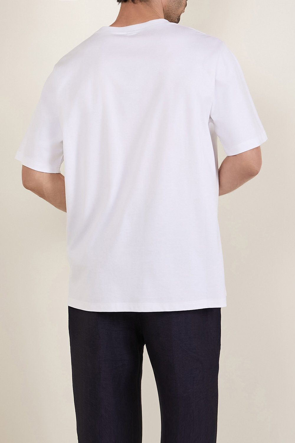 תמונת דוגמן אחורית של חולצת טי