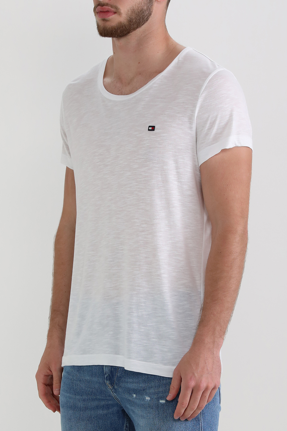 תמונת דוגמן קידמית של טומי הילפיגר X שון מנדס חולצת טי מכותנה אורגנית