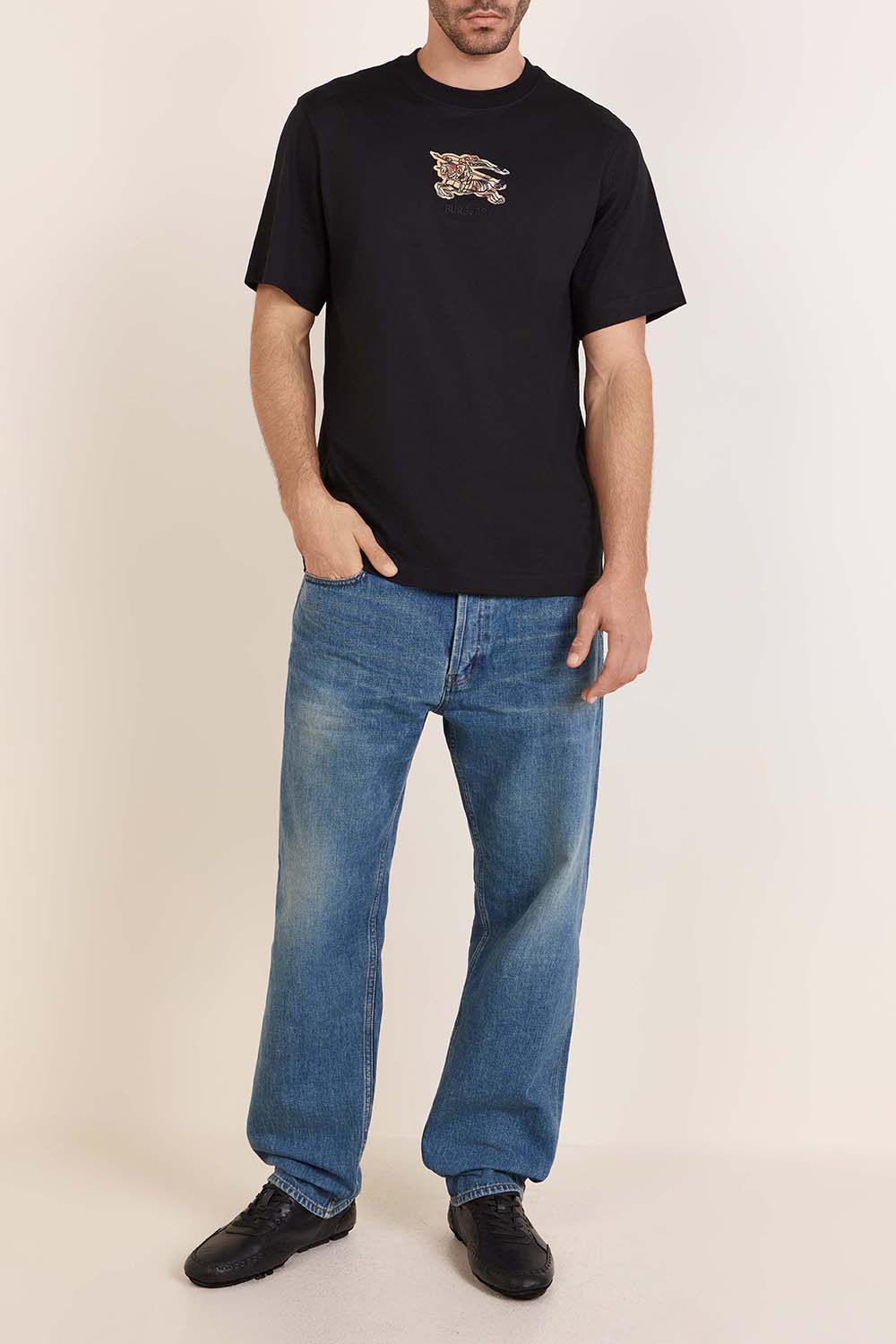 תמונת דוגמן קידמית של נעלי סניקרס פנדי פיט