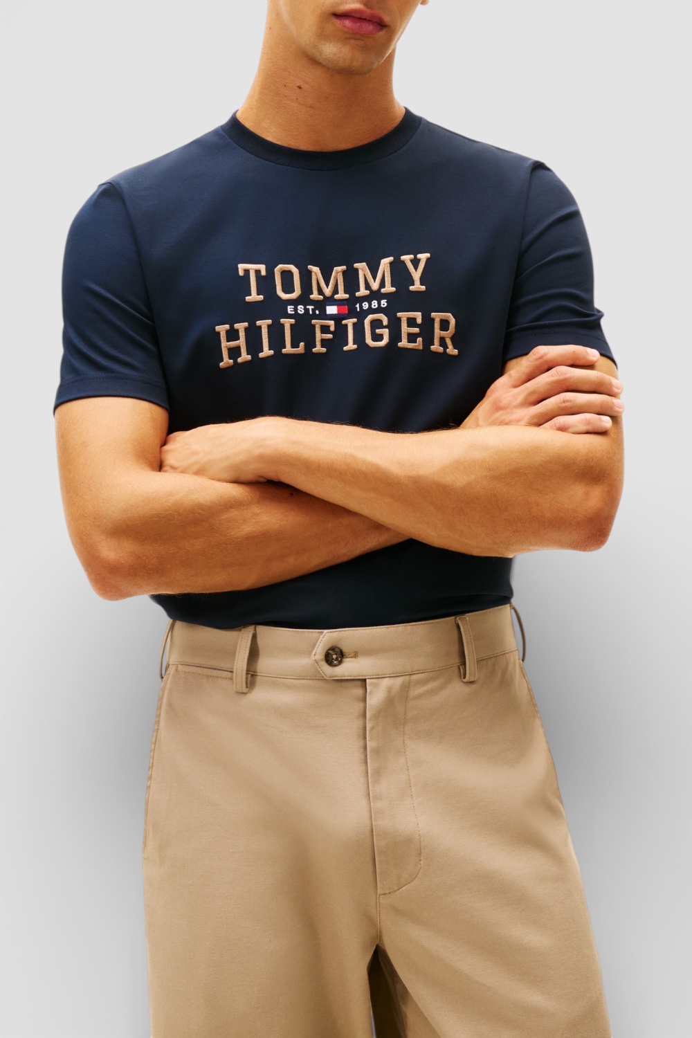 תמונת דוגמן קידמית של חולצת טי