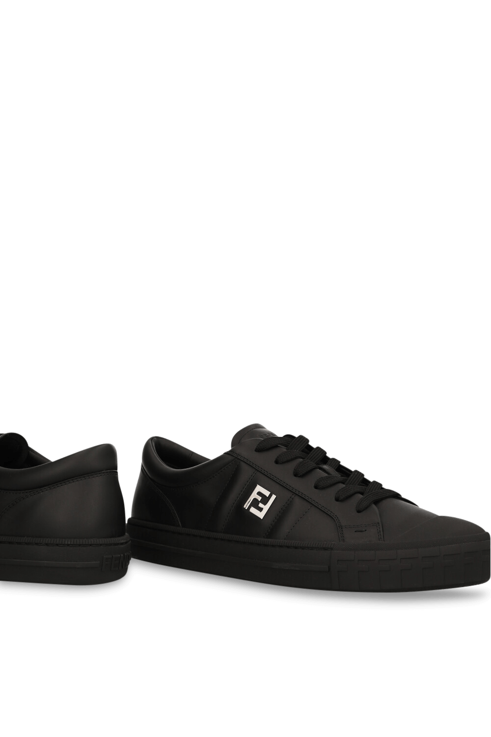 תמונת תקריב של נעלי סניקרס