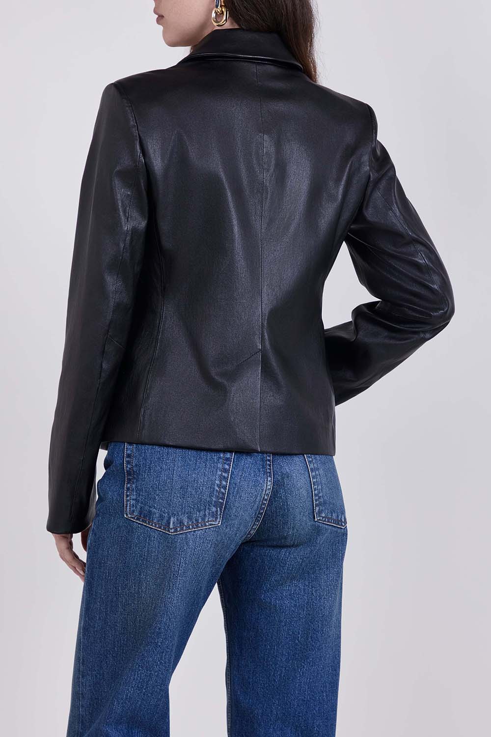 תמונת דוגמן אחורית של ז'קט עור