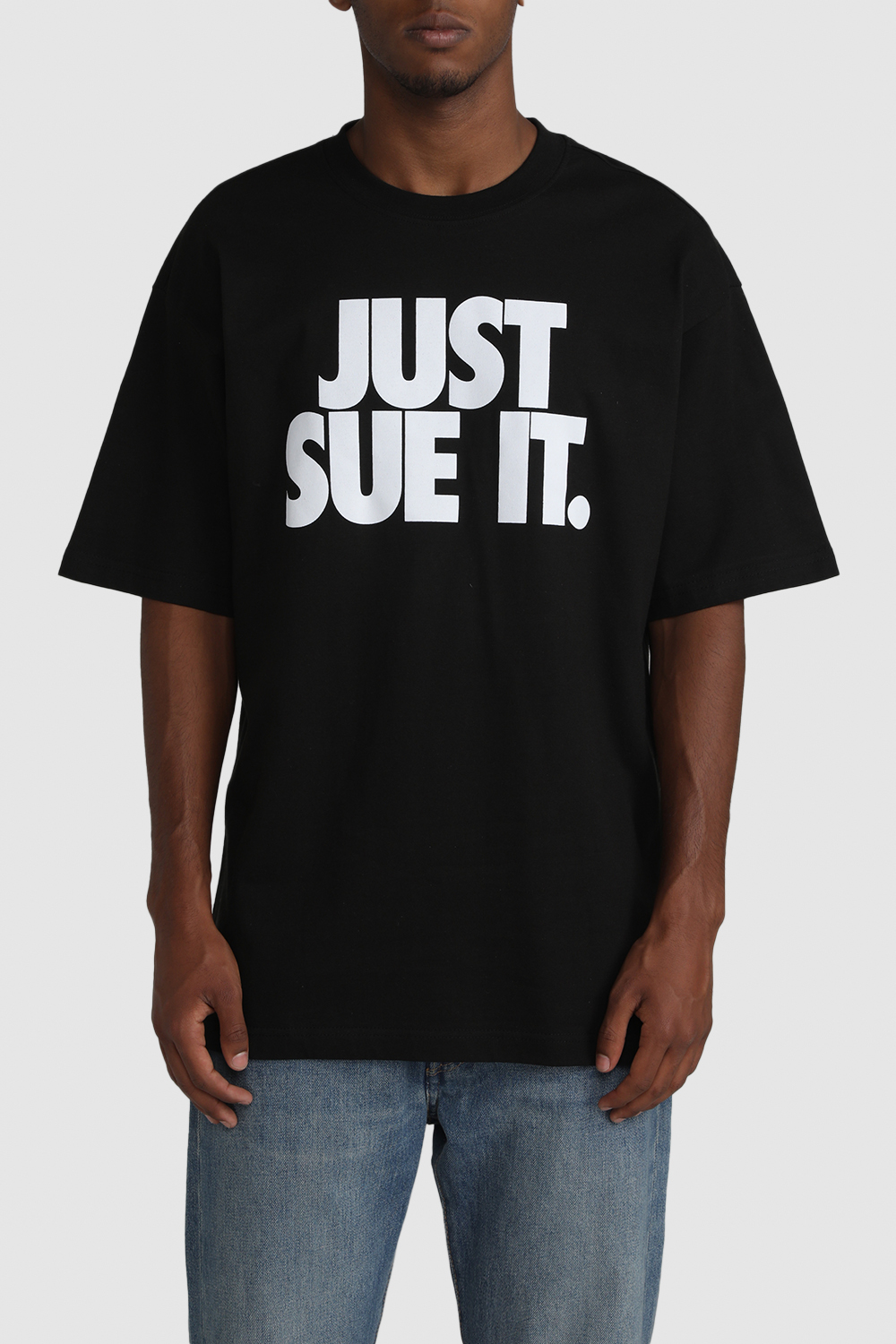 תמונת דוגמן קידמית של חולצת טי \t