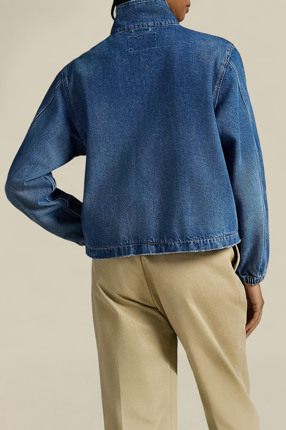 תמונת דוגמן אחורית של ז'קט ג'ינס