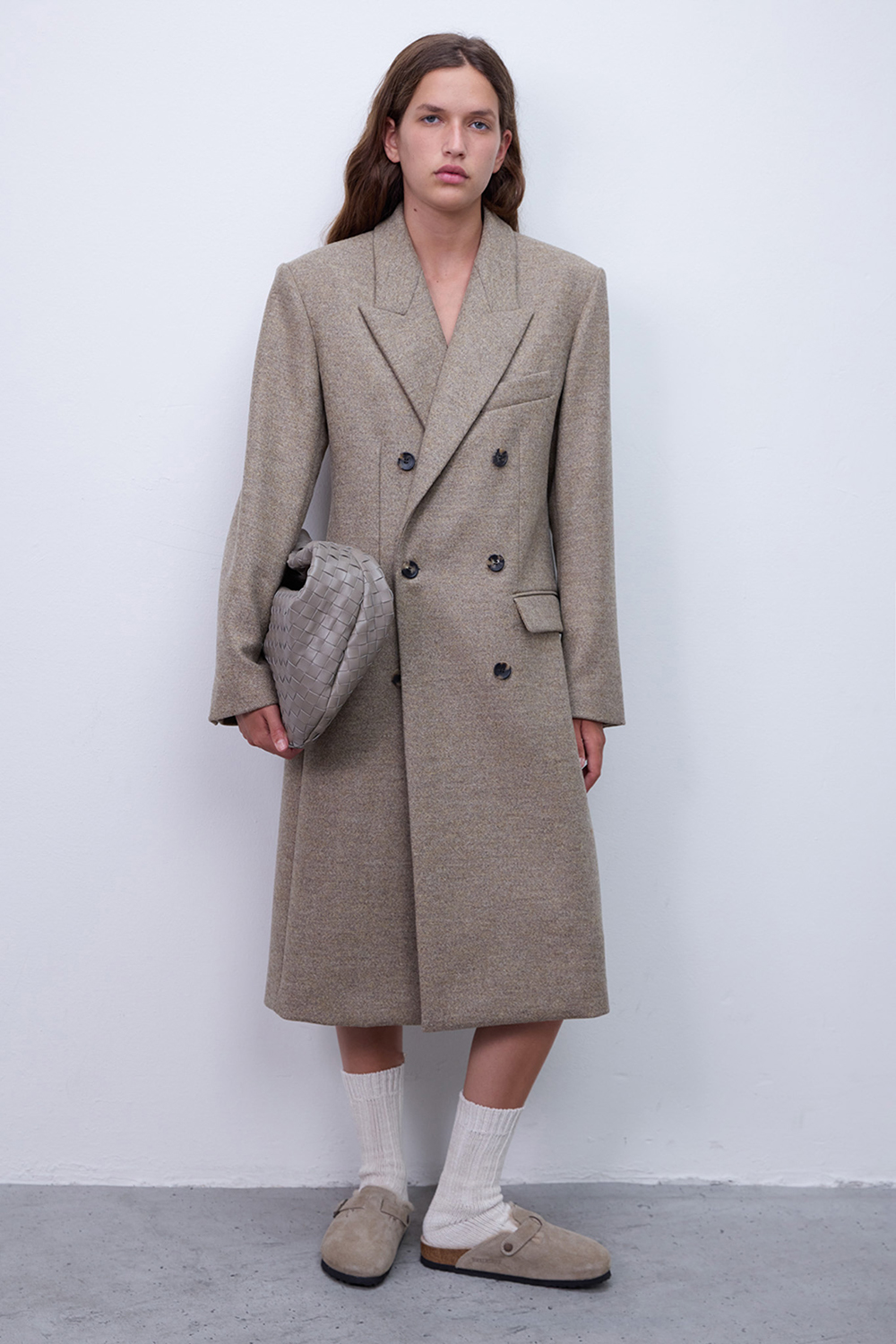 תמונת דוגמן קידמית של מעיל צמר ארוך