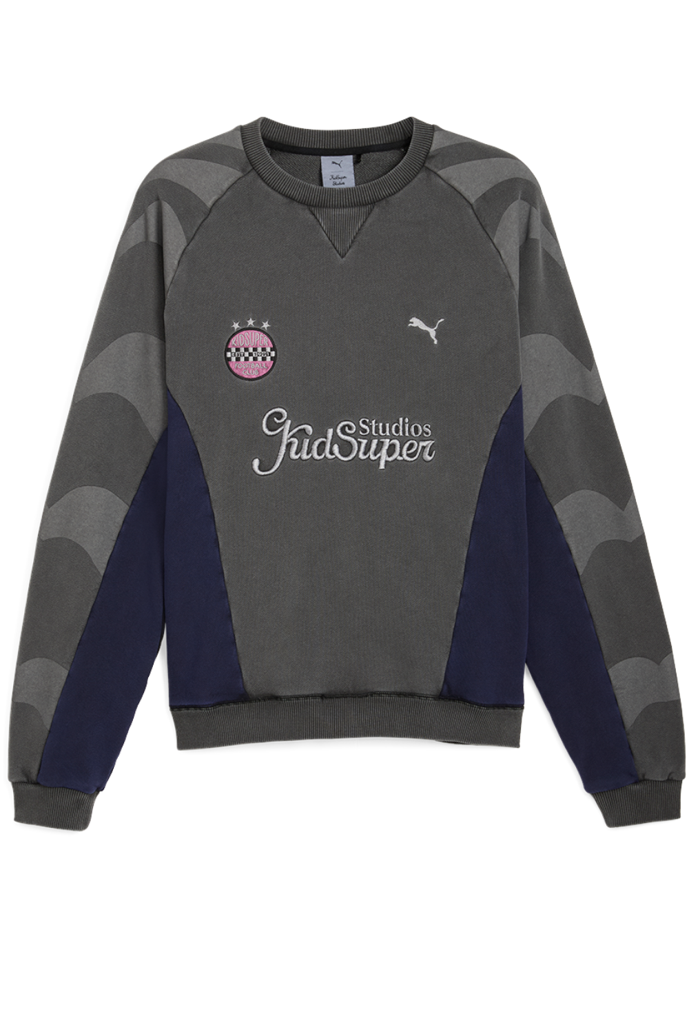 תמונה קידמית של קידסופר X פומה סווטשירט אוברסייז