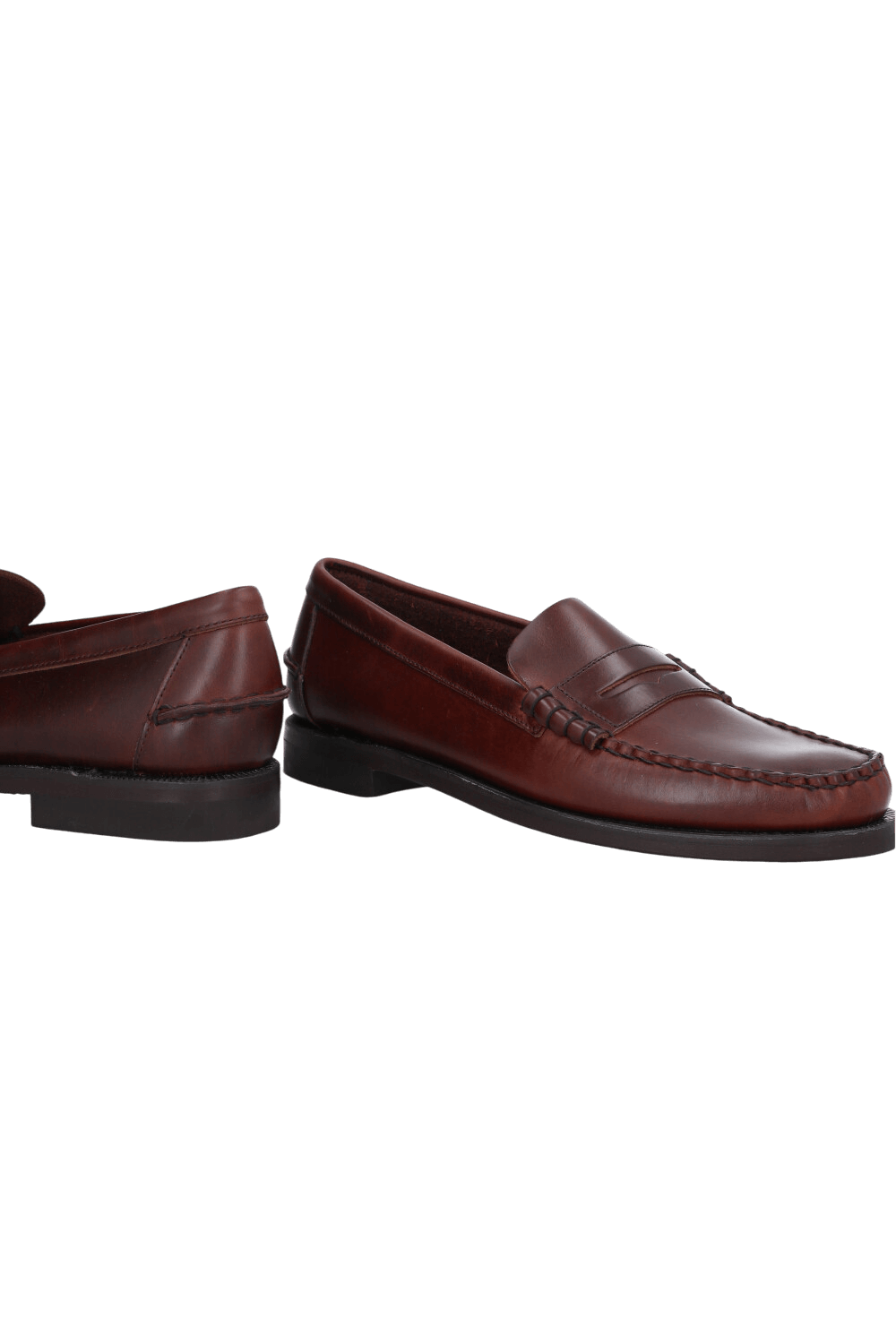 תמונת תקריב של נעלי מוקסינים דן