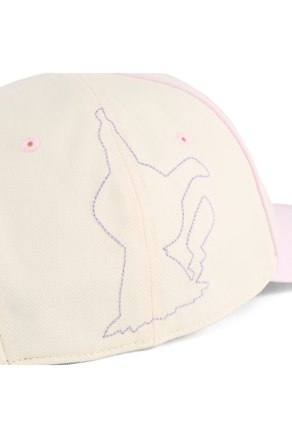 תמונת תקריב של כובע מצחייה פומה X פוקימון