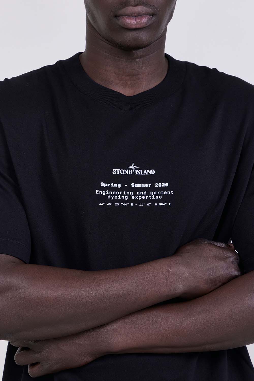 תמונת תקריב דוגמן של חולצת טי