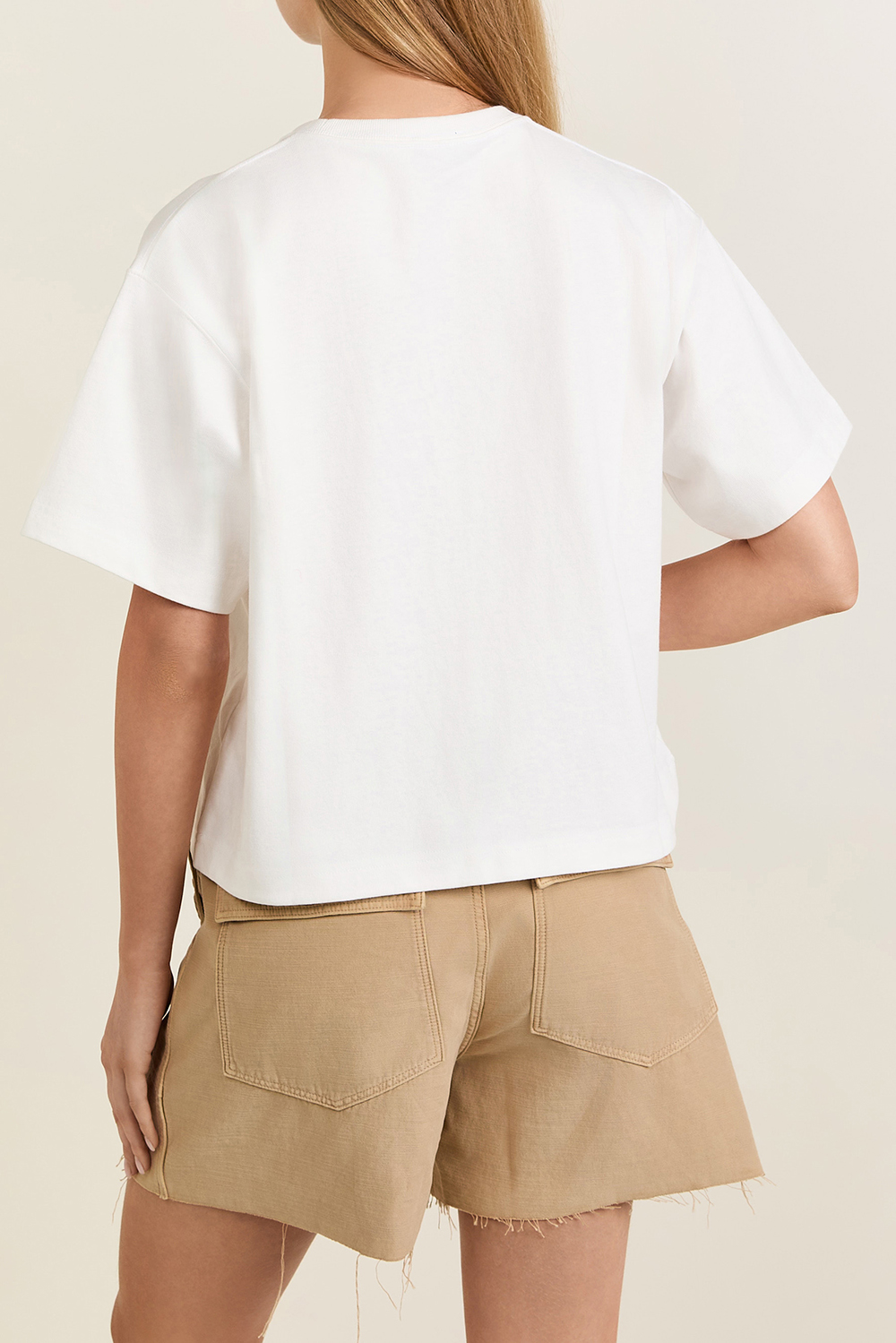 תמונת דוגמן אחורית של חולצת טי