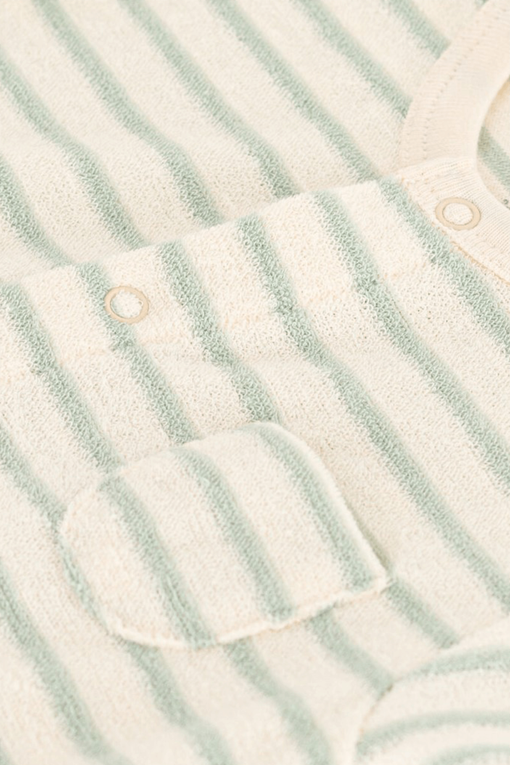 תמונה אחורית של אוברול קצר - גילאי 3-18 חודשים