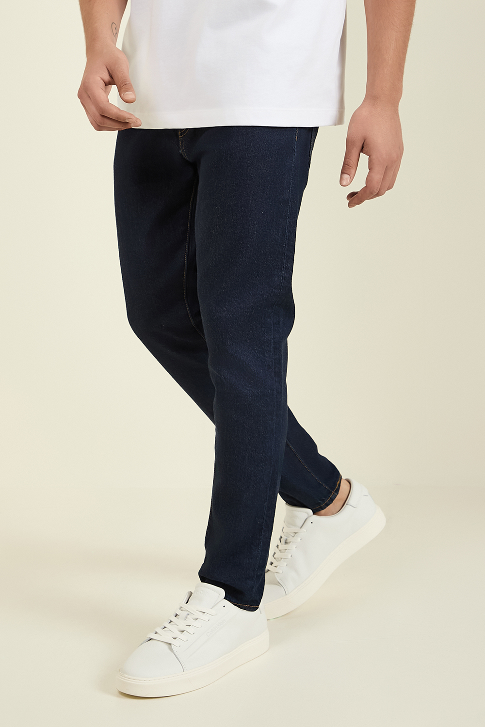 תמונת דוגמן קידמית של מכנסי ג'ינס סלים טאפר 512