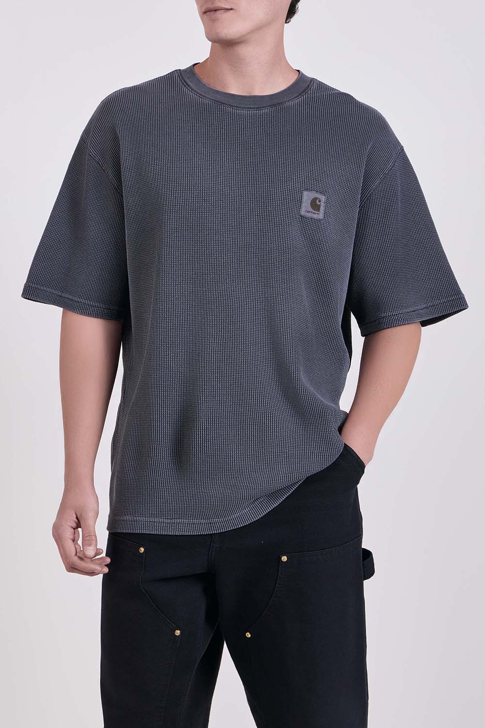 תמונת דוגמן קידמית של חולצת טי וופל בגזרה רחבה