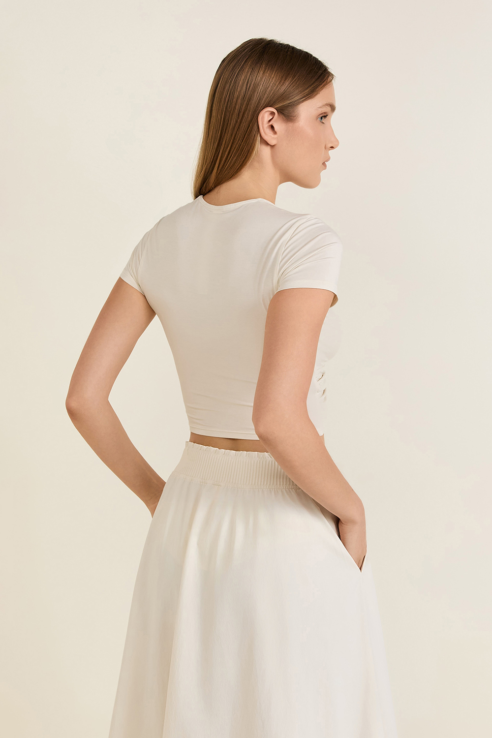 תמונת דוגמן אחורית של Modal Silk Twist-Back - Ribbed Yoga Tank Top