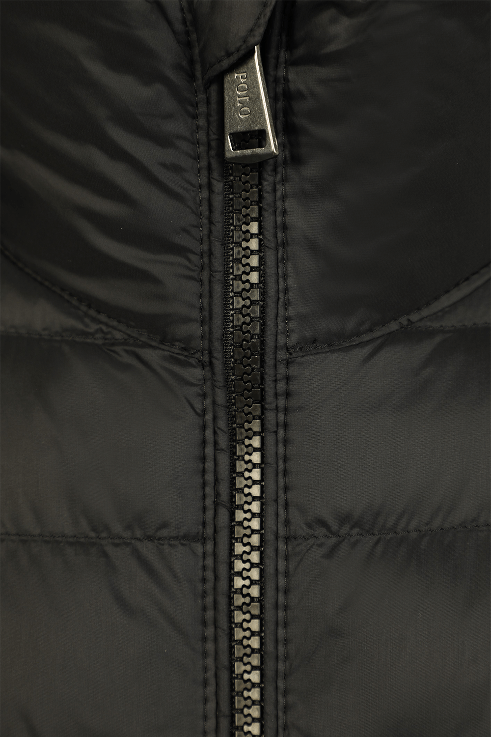 תמונת תקריב של מעיל טרה מניילון ממוחזר