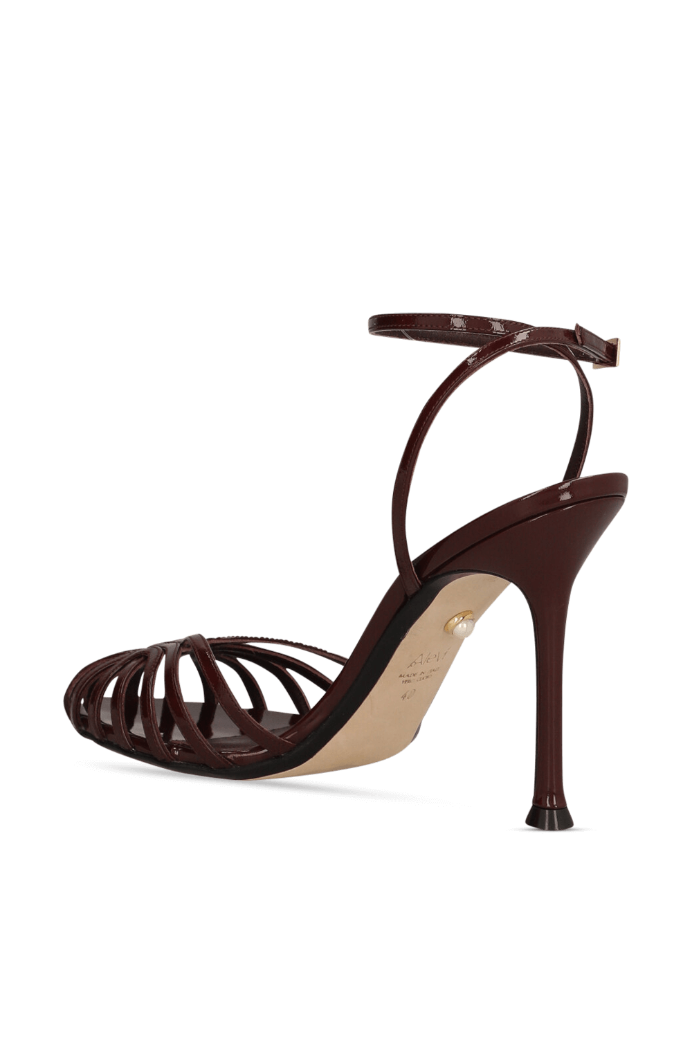 תמונה אחורית של סנדלי עקב