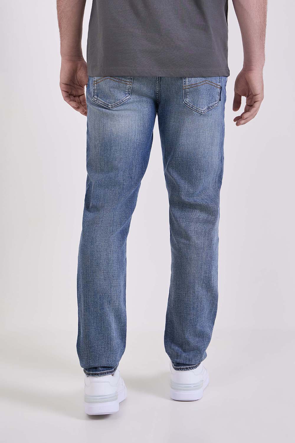 תמונת דוגמן אחורית של מכנסי ג'ינס בגזרה ישרה