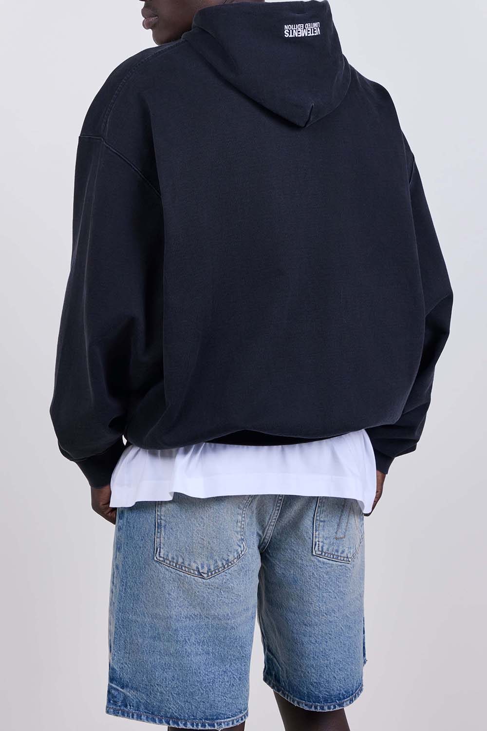 תמונת דוגמן אחורית של קפוצ'ון כותנה