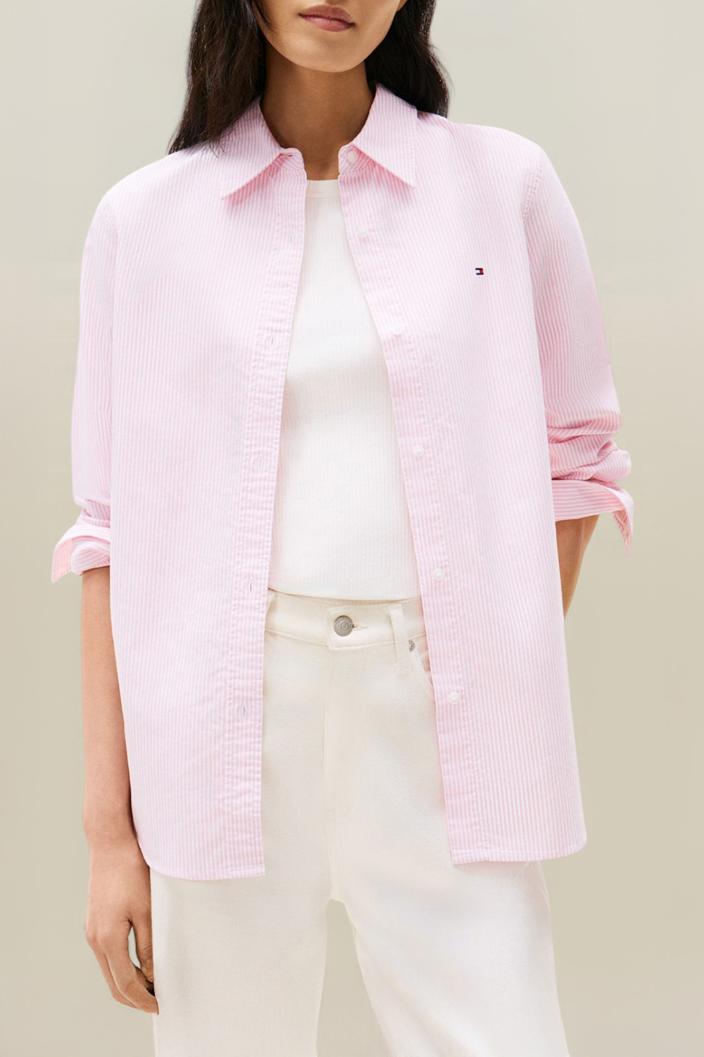 תמונת דוגמן קידמית של חולצת כפתורים